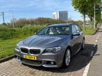 BMW 5-Serie 520i High Executive M Sport Panorama dak, Origineel Nederlands, Te koop, Zilver of Grijs, 5 stoelen