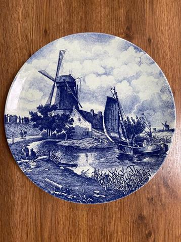 Wandbord Delfts blauw Molen met zeilboot beschikbaar voor biedingen