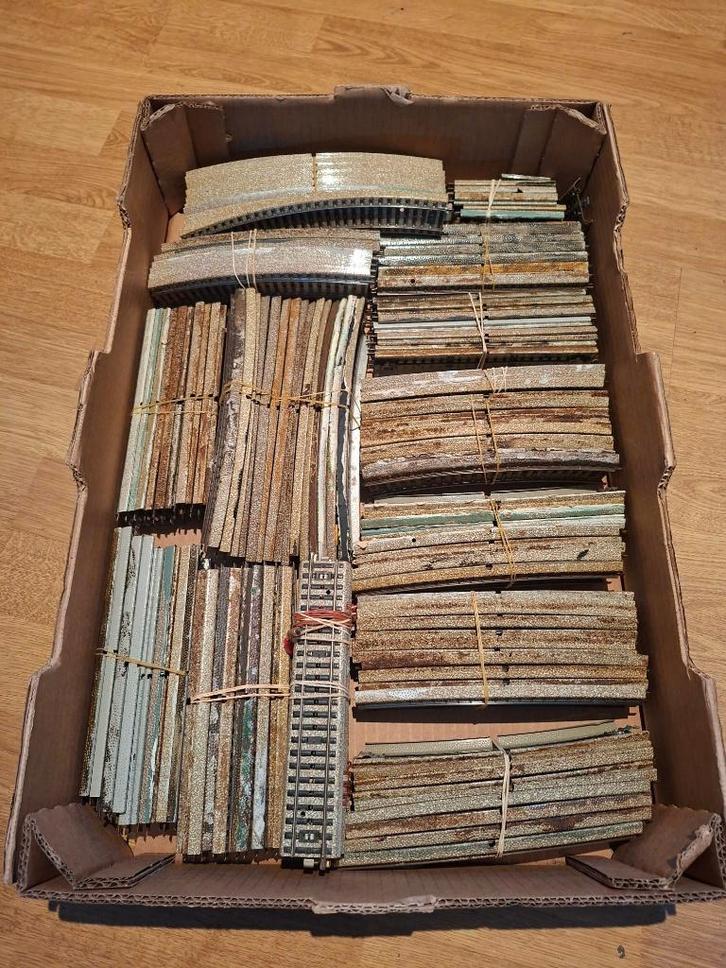 Doos verschllende maten Märklin M-Rail (138 stuks), Hobby en Vrije tijd, Modeltreinen | H0, Gebruikt, Rails, Wisselstroom, Märklin