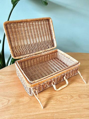 Vintage rotan mandje koffertje speelgoedkoffertje beschikbaar voor biedingen