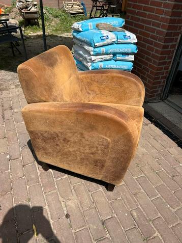 Lederen fauteuil beschikbaar voor biedingen