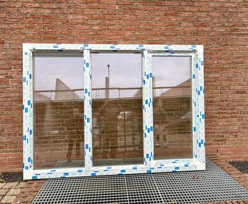 uPVC kozijn met glas en rooster beschikbaar voor biedingen