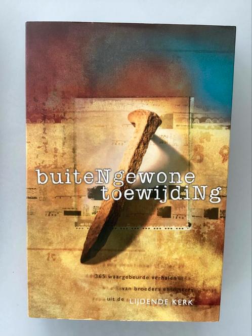 Buitengewone toewijding.365 verhalen Lijdende Kerk., Boeken, Godsdienst en Theologie, Nieuw, Ophalen of Verzenden