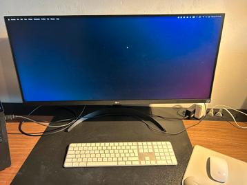 LG ultrawide screen monitor beschikbaar voor biedingen