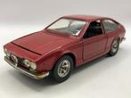 Bburago 0136 Alfa Romeo Alfetta GT rood - 1:24 -SLECHT- M14, Hobby en Vrije tijd, Modelauto's | 1:24, Gebruikt, Auto, Ophalen of Verzenden