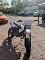 Derbi senda, Fietsen en Brommers, Brommers | Derbi, Ophalen, 6 versnellingen, Maximaal 45 km/u, Zo goed als nieuw