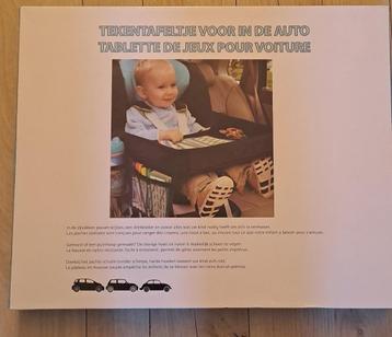 Tafeltje voor auto beschikbaar voor biedingen