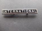 International, vrachtwagens tractoren , emaille speld, Verzenden, Gebruikt, Overige onderwerpen