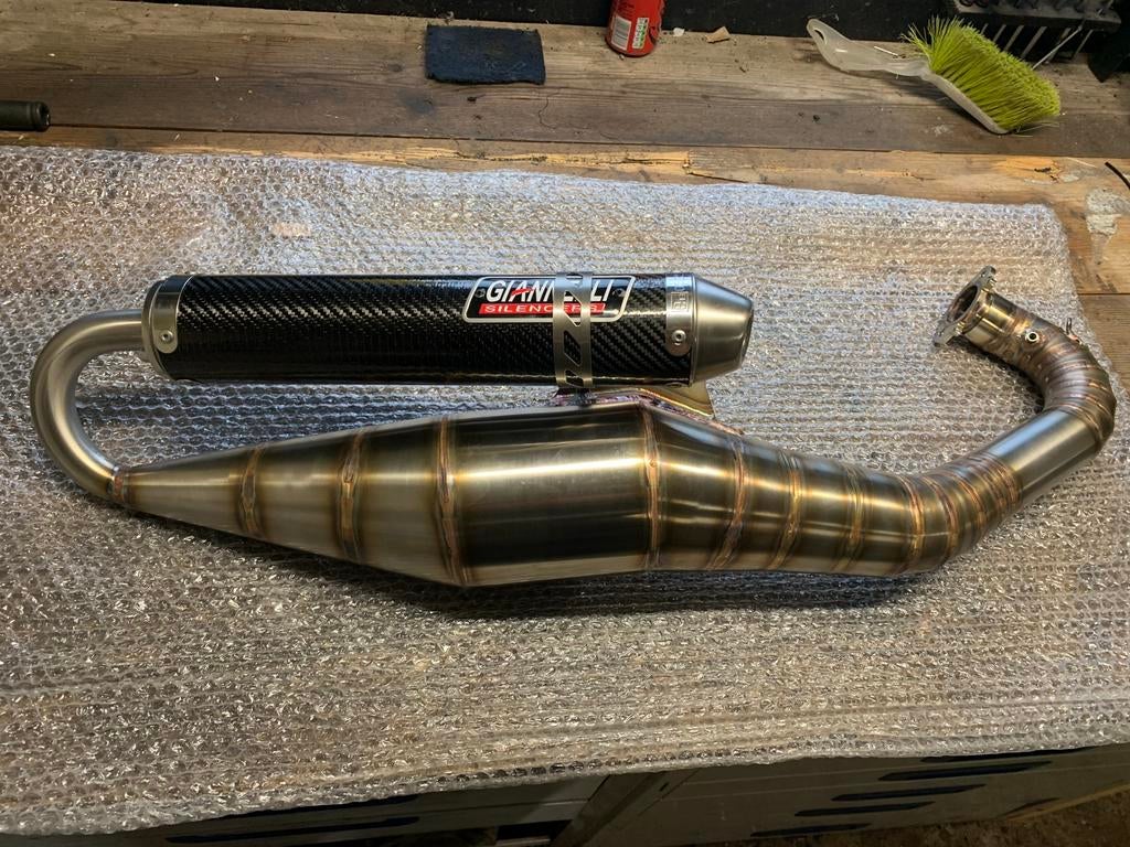 Pipedesing 55slag gilera runner 180, Fietsen en Brommers, Brommeronderdelen | Algemeen, Zo goed als nieuw, Uitlaat, Ophalen of Verzenden