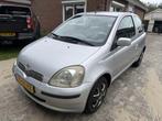 Toyota Yaris 1.0-16V VVT-i Terra AIRCO / EXPORT/HANDEL, Auto's, Oldtimers, Voorwielaandrijving, Stof, Beige, 68 pk
