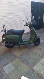 Heel mooie Scooter legergroen, Ophalen, La Souris, Maximaal 45 km/u, Zo goed als nieuw