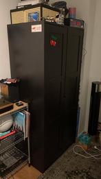 Zwarte kledingkast, Ophalen, Gebruikt