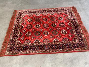 Antiek vloerkleed beschikbaar voor biedingen