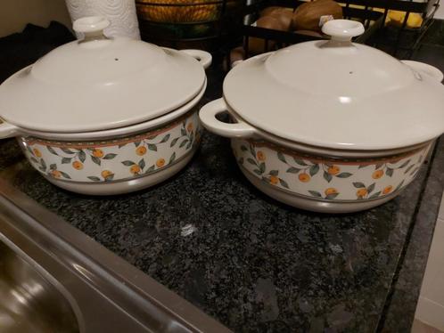 Te koop 2x leuke Dekschaal / schaal met deksel met mandarijn, Huis en Inrichting, Keuken | Servies, Zo goed als nieuw, Schaal of Schalen