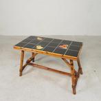 Rotan en bamboe salontafel met tegels, tegeltafel, jaren 50, Ophalen of Verzenden