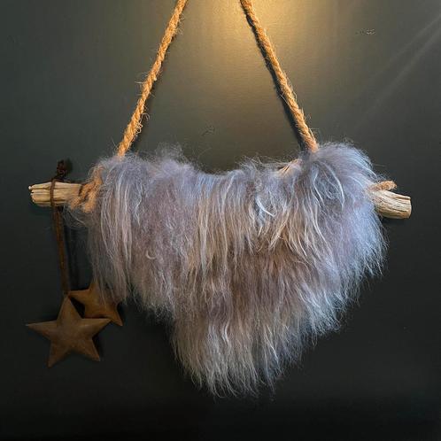 🐑 Te koop: prachtig gevilt schapenvacht hanger aan stok 🐑, Huis en Inrichting, Woonaccessoires | Overige, Nieuw, Ophalen of Verzenden