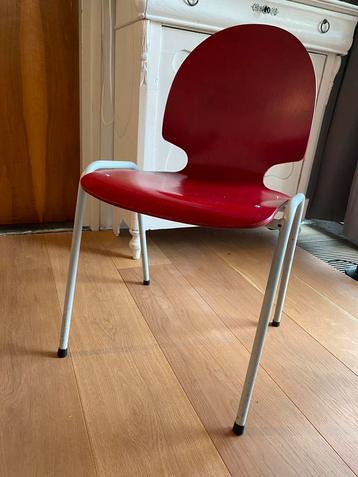 Vintage schoolstoel beschikbaar voor biedingen