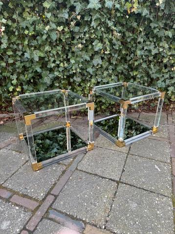 Hollywood Regency Bijzettafels Plexiglas, Glas, Messing 80s  beschikbaar voor biedingen