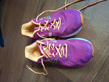 Asics sportschoenen maat 36 beschikbaar voor biedingen