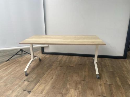 Verrijdbare/inklapbare tafel (wit), Huis en Inrichting, Bureaus, Nieuw, Ophalen
