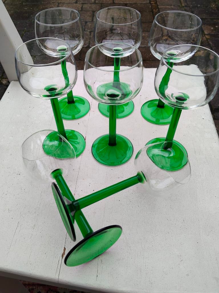 8 stuks Franse wijnglazen met groene voet, Ophalen of Verzenden, Zo goed als nieuw, Overige typen