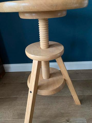 Draaibare Houten Kruk - Verstelbaar beschikbaar voor biedingen