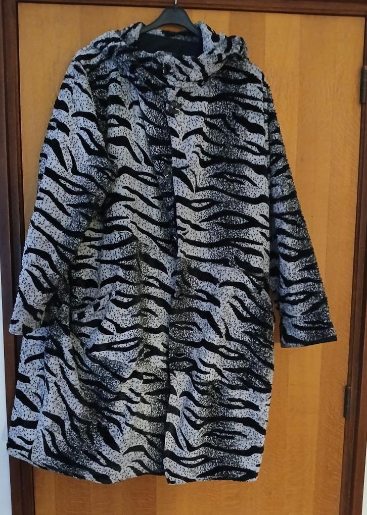 Mooie jas, 2 kanten draagbaar, maat 50/52.Merk Kekoo, Kleding | Dames, Grote Maten, Zo goed als nieuw, Jas of Mantel, Zwart, Ophalen of Verzenden