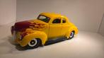 Ford 1940 yellow /red universal hobbies 1.18, Overige merken, Ophalen of Verzenden, A, A