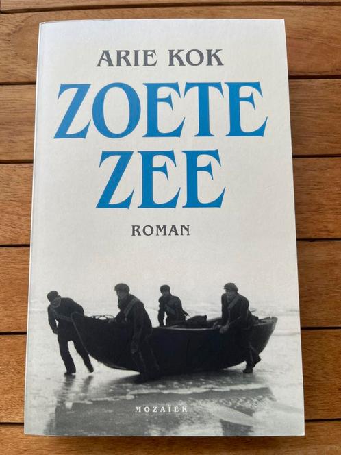 Arie Kok - Zoete zee, Boeken, Literatuur, Zo goed als nieuw, Nederland, Ophalen of Verzenden