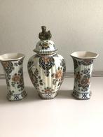 Delfts Polychroom kaststel, pot nr. 450 en 2x vaas nr. 444, Antiek en Kunst, Antiek | Vazen, Ophalen