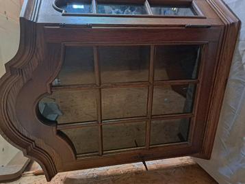 Houten wand vitrine kastje  beschikbaar voor biedingen
