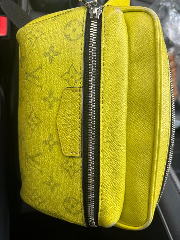 louis vuitton heuptas outdoorbumbag orgineel! met bon, Sieraden, Tassen en Uiterlijk, Toilettassen, Zo goed als nieuw, Bruin, Ophalen of Verzenden