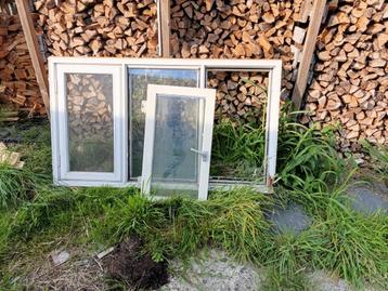 Kozijn 3 ramen. Reparatie nodig aan hout beschikbaar voor biedingen