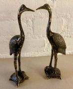 2 Bronzen kraanvogels. Staand op schildpad: Hemel en Aarde., Ophalen of Verzenden