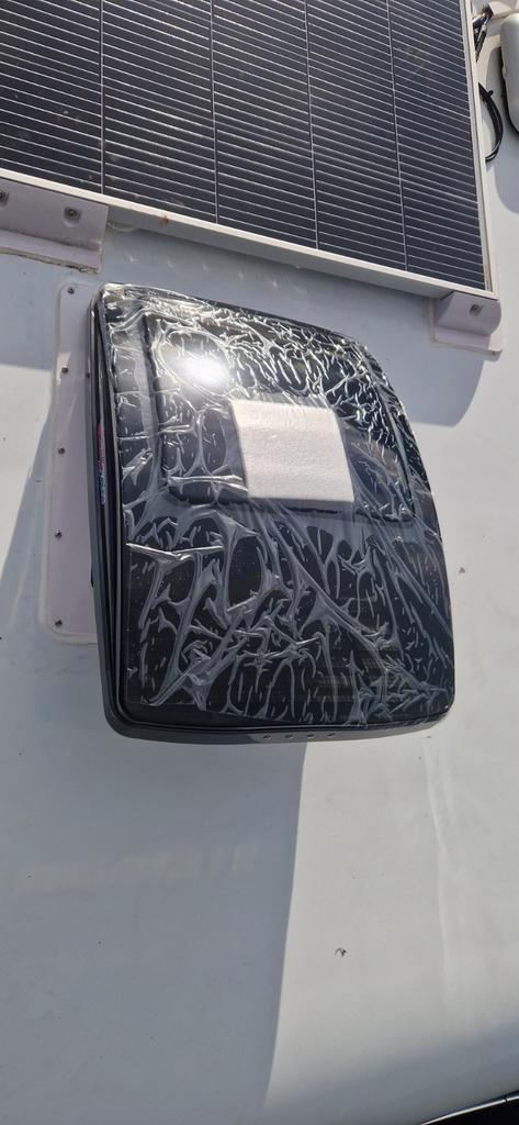 Wij helpen onze klanten graag bij ons op locatie, Diensten en Vakmensen, Reparatie en Onderhoud | Caravans en Campers, Carrosserie