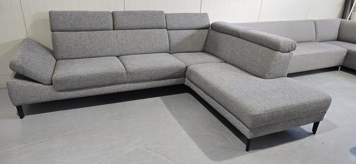 Montel Modena grijze hoekbank met verstelbare hoofdsteunen, Huis en Inrichting, Banken | Complete zithoeken, Zo goed als nieuw