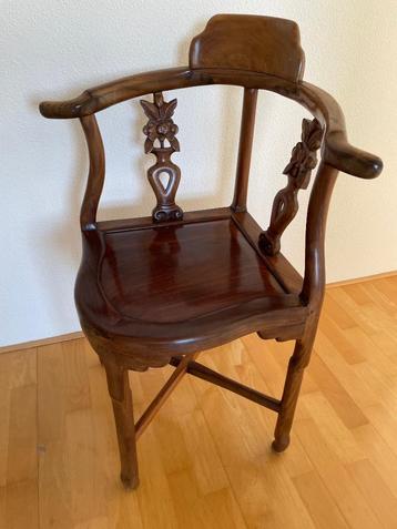 Chinese hoekstoel beschikbaar voor biedingen