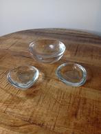 1frosted glas schaaltje en 2 asbakjes Pukeberg Sweden, Ophalen of Verzenden, Overige stijlen, Glas, Schaal of Schalen