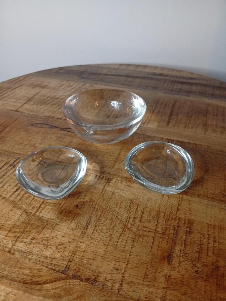 1frosted glas schaaltje en 2 asbakjes Pukeberg Sweden, Huis en Inrichting, Keuken | Servies, Zo goed als nieuw, Schaal of Schalen
