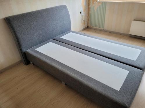 Twee 1-persoons boxspring bedden met breed hoofdbord, Huis en Inrichting, Slaapkamer | Boxsprings, Gebruikt, 70 cm of minder, 200 cm