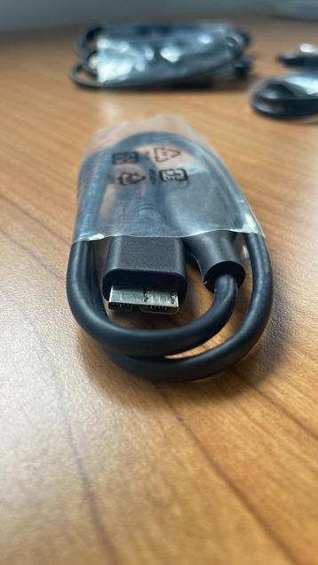 Gebruikte USB 3.0 A naar Micro B kabels beschikbaar voor biedingen