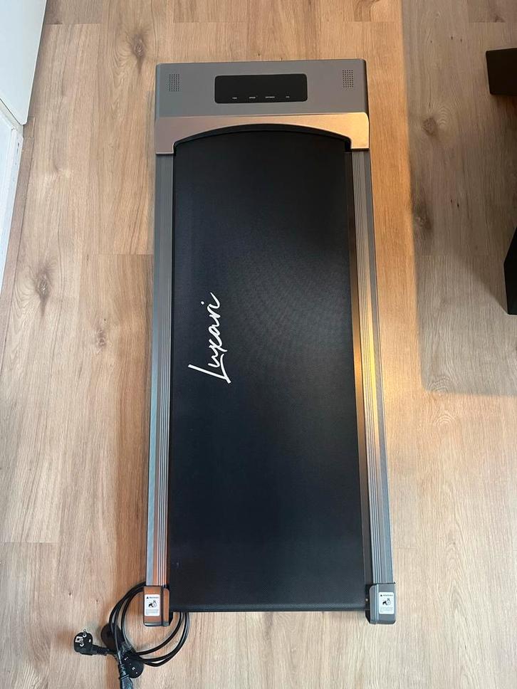 Luxari Loopband - Compact en weinig gebruikt!, Sport en Fitness, Fitnessapparatuur, Zo goed als nieuw, Loopband, Benen, Metaal