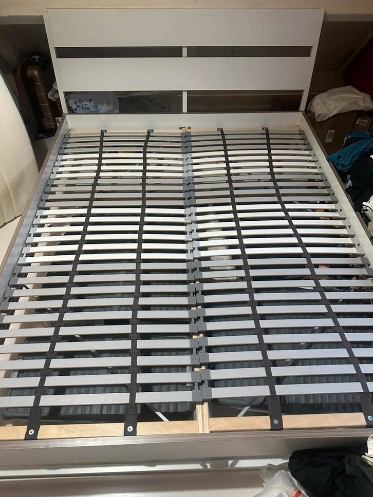 Ikea 2-persoons bedframe, Huis en Inrichting, Slaapkamer | Bedden, Gebruikt, Tweepersoons, 140 cm, 200 cm, Hout, Wit, Ophalen