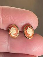 Vintage vermeil oorstekers met camee, Ophalen of Verzenden, Zo goed als nieuw, Zilver