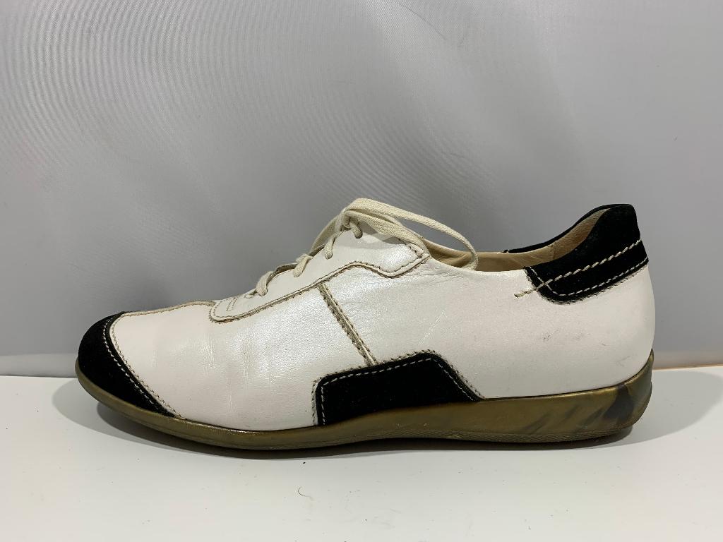 Hassia , maat 39. Wit zwarte wandelschoenen., Hassia, Wit, Zo goed als nieuw, Wandelschoenen
