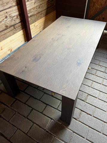 Royale salontafel, bruin massief hout. 140 x 70 x 39 cm beschikbaar voor biedingen