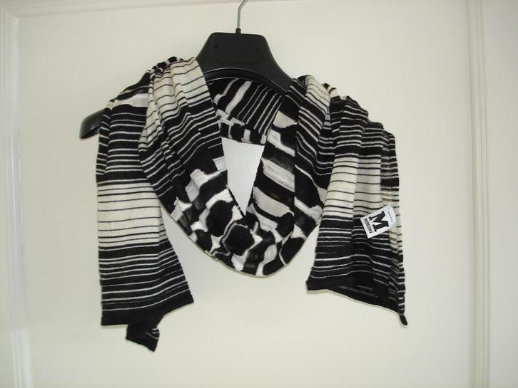Missoni sjaal  zwart off white 171 x 29  cm Italy, Kleding | Dames, Mutsen, Sjaals en Handschoenen, Nieuw, Sjaal, Maat 42/44 (L)