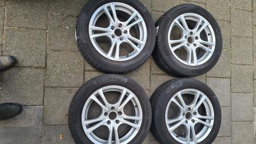 Kia set van 4 originele sportvelgen met nieuwe winterbanden, Auto diversen, Autosport-onderdelen, Zo goed als nieuw, Ophalen