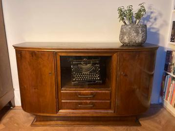 Mooie art deco dressoir, antiek met lades en vitrine beschikbaar voor biedingen