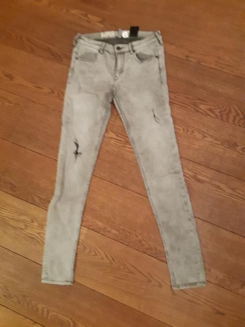 H&M lichtgrijze jeans - 38/M, Kleding | Dames, Broeken en Pantalons, Zo goed als nieuw, Maat 38/40 (M), Grijs, Lang, Ophalen of Verzenden
